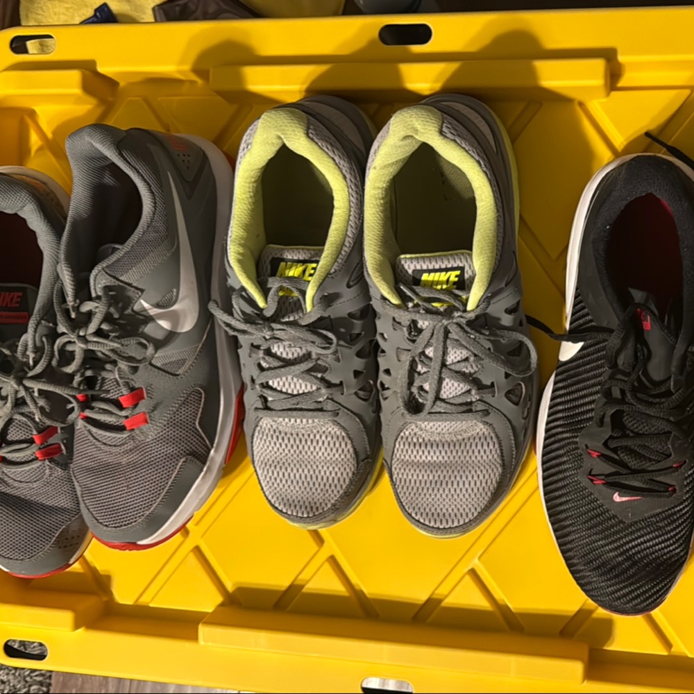 Nike Men's Gray and Black Athletic Shoes